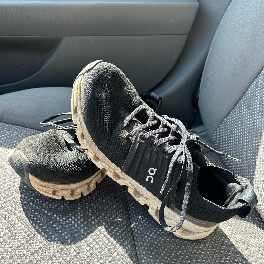 On cloud Black and White Sneakers